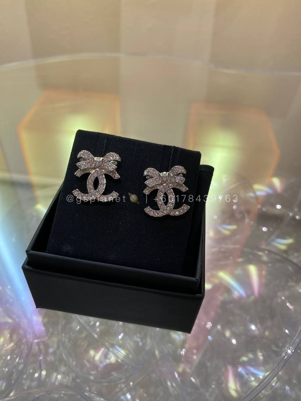 Chanel Arĝentaj Arkaj Orelringoj