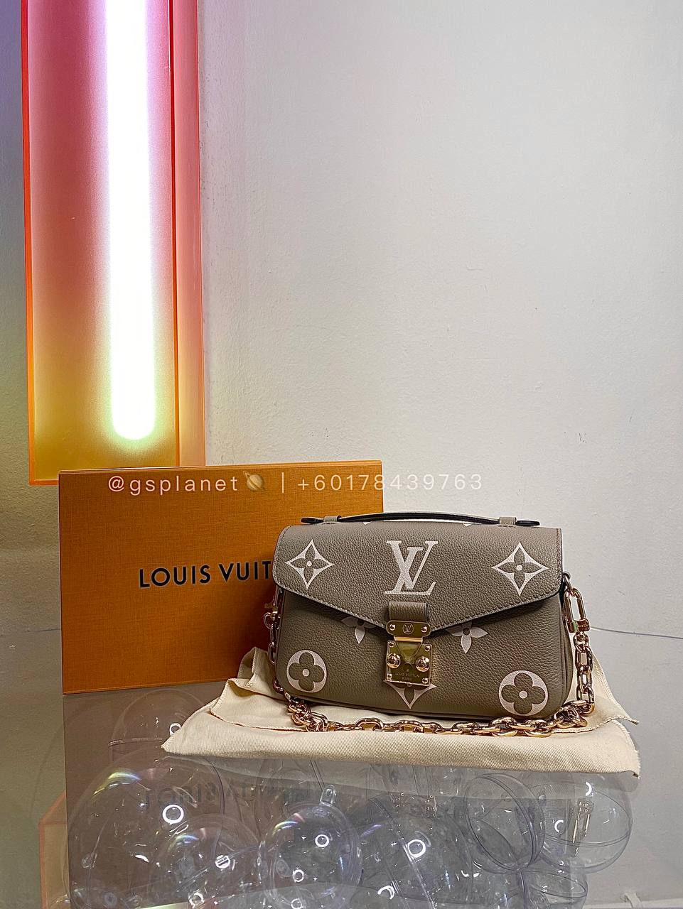 LV Pochette Metis East West