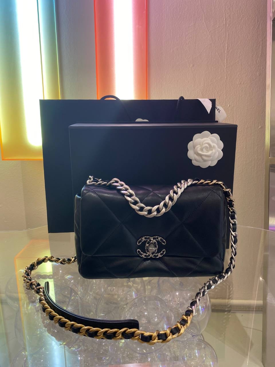 CHANEL 19 SHW SMALL