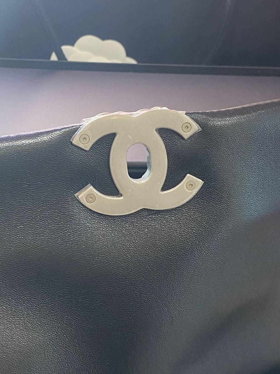 CHANEL 19 SHW SMALL