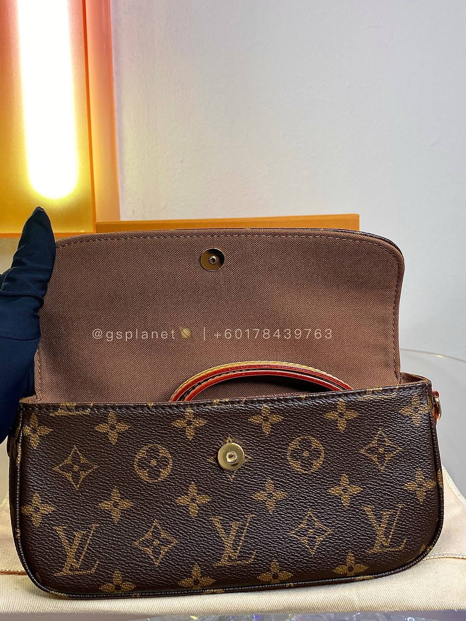 LOUIS VUITTON Wallet on Chain Ivy