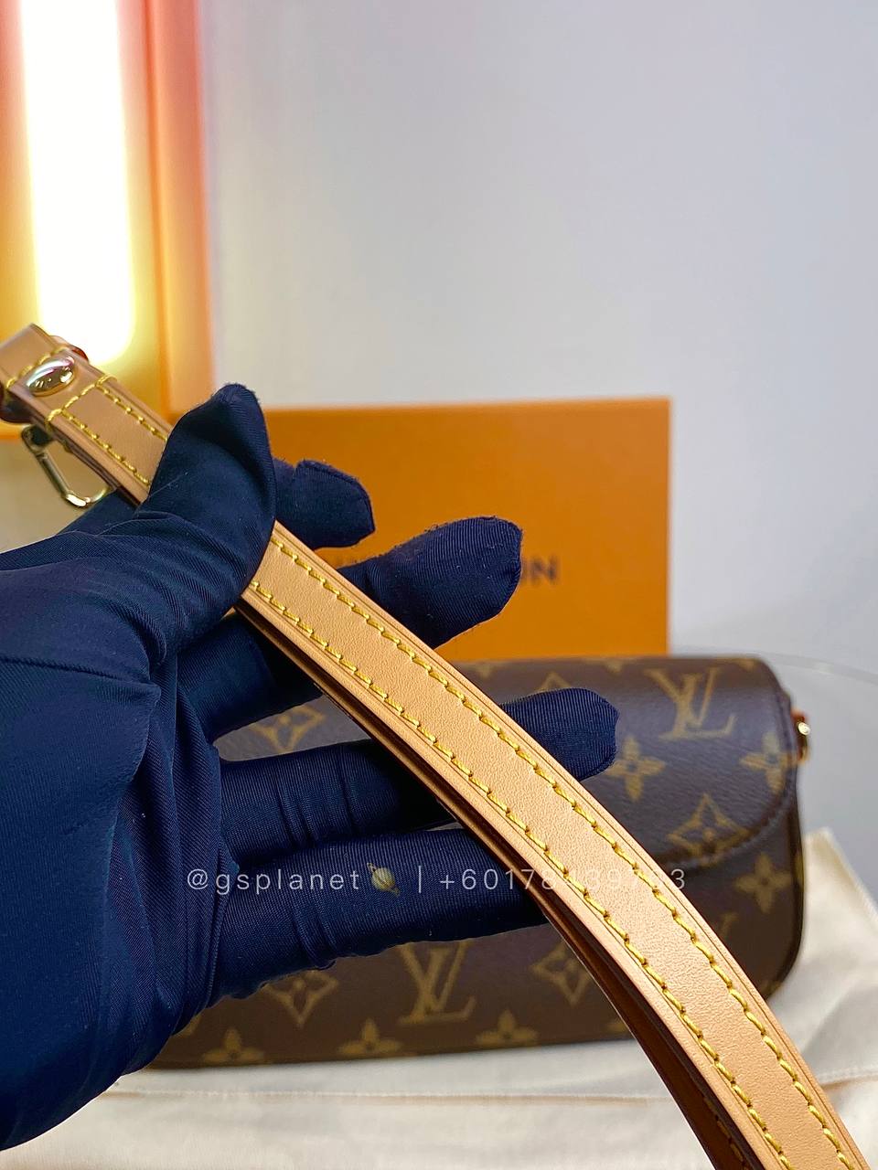 LOUIS VUITTON Wallet on Chain Ivy