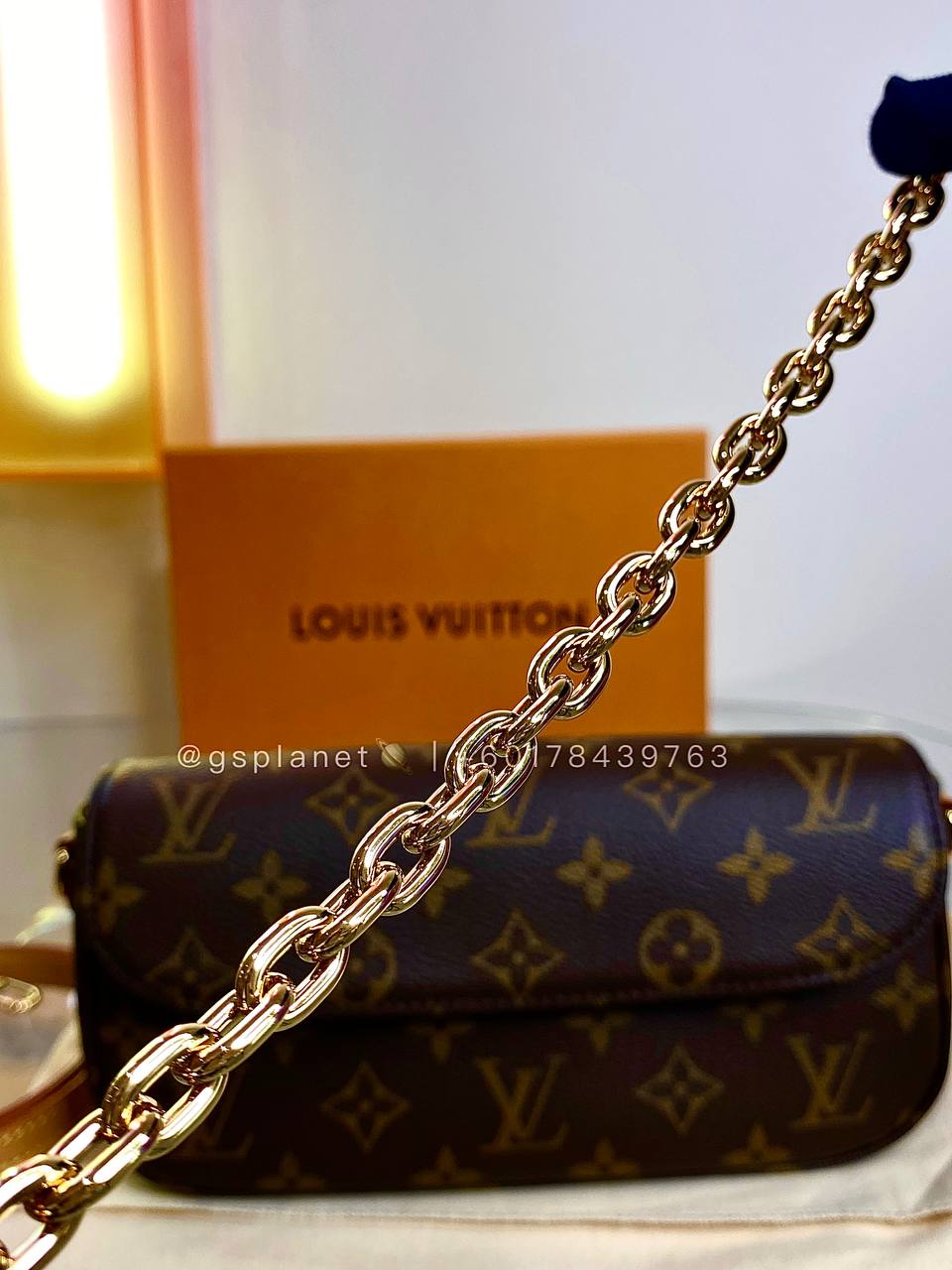 LOUIS VUITTON Wallet on Chain Ivy