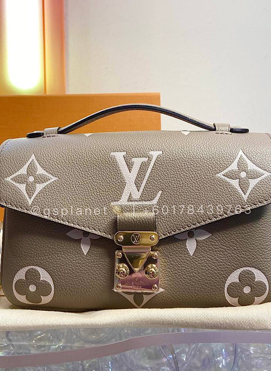 LV Pochette Métis East West